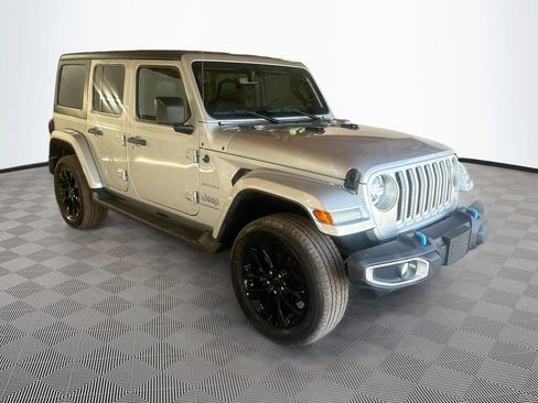 Used 2023 Jeep Wrangler Unlimited Sahara AWD/4WD image 4