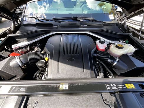 Used 2024 Land Rover Range Rover SE image 12