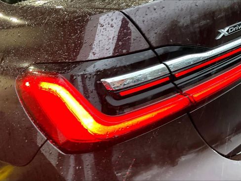 Used 2020 BMW 745e xDrive image 30