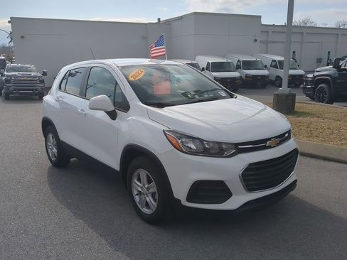 Used 2022 Chevrolet Trax LS w/ Tint and Cruise Package image 2