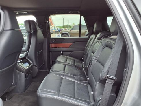 Used 2024 Lincoln Navigator Reserve image 12