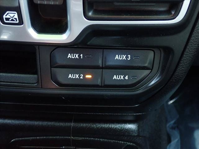 Used 2018 Jeep Wrangler Unlimited Sahara w/ Cold Weather Group AWD/4WD image 20