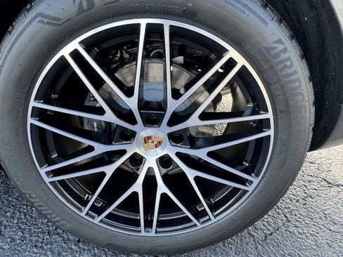 Certified 2025 Porsche Cayenne Coupe AWD/4WD image 10