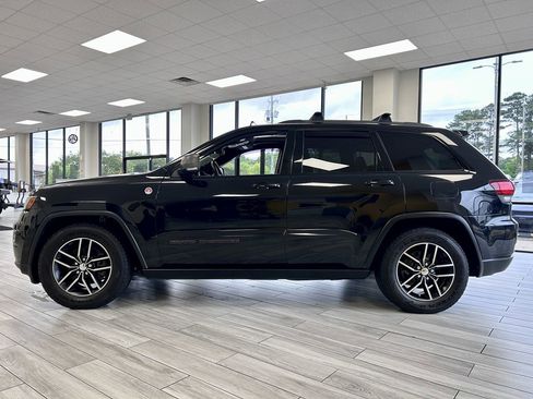 Used 2017 Jeep Grand Cherokee Trailhawk w/ Trailhawk Luxury Group AWD/4WD image 4