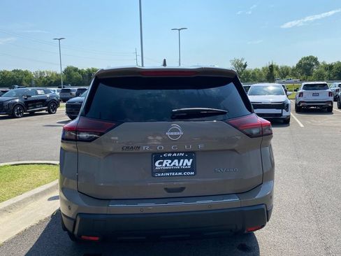 Used 2024 Nissan Rogue SV w/ SV Premium Package AWD/4WD image 6