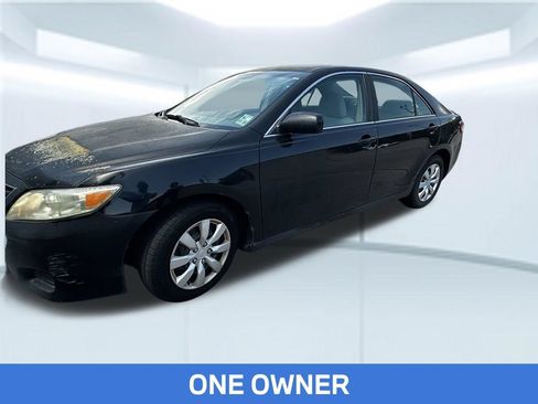 Used 2010 Toyota Camry FWD image 2