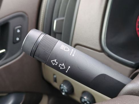 Used 2016 GMC Canyon SLT image 27