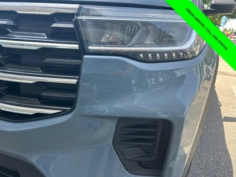 Used 2025 Ford Explorer Active AWD/4WD image 15