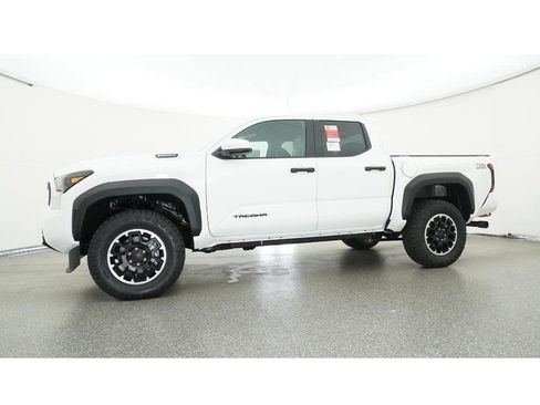 New 2025 Toyota Tacoma TRD Off-Road AWD/4WD image 18