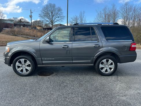 Used 2016 Ford Expedition Platinum image 2