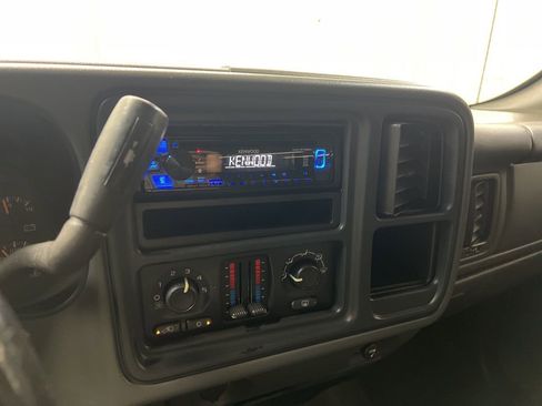 Used 2005 Chevrolet Silverado 1500 w/ Light Duty Power Package image 18