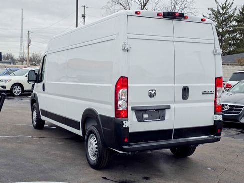 Used 2025 RAM ProMaster 2500 w/ Convenience Group image 16