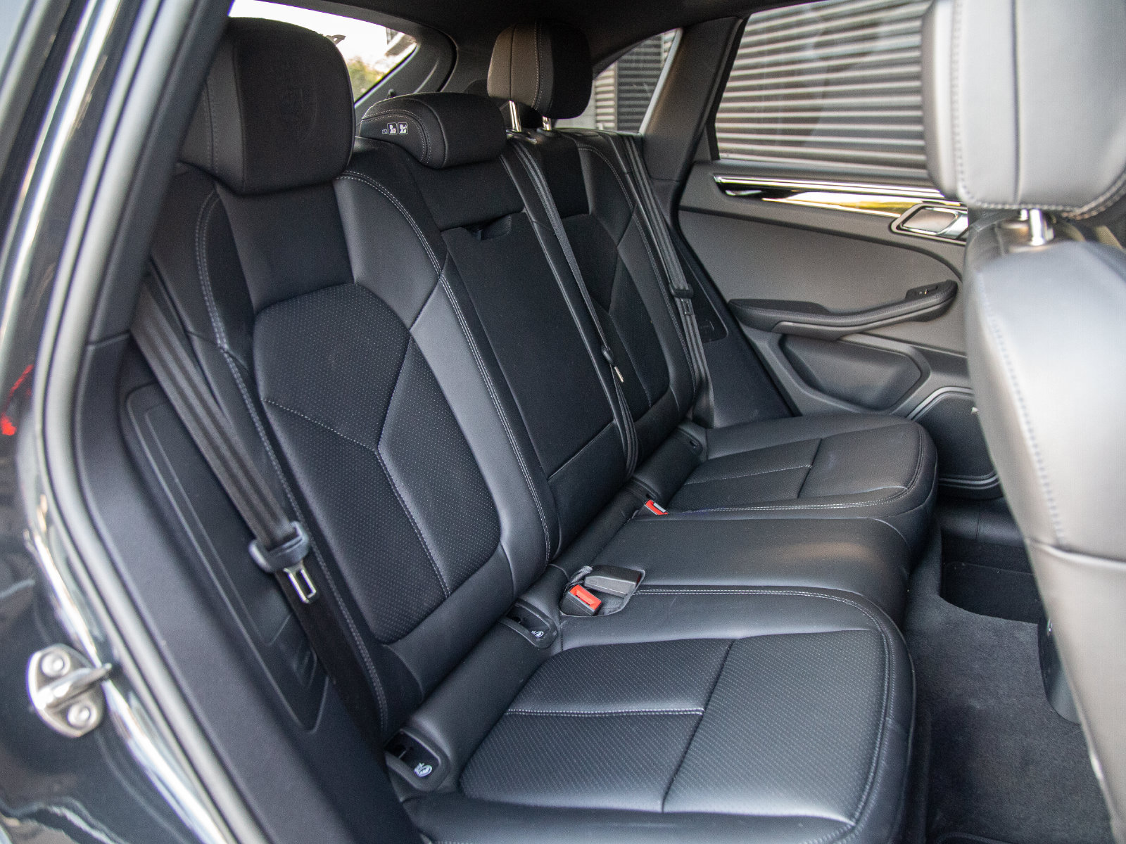 Used 2026 Porsche Macan AWD/4WD image 25
