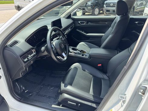 Used 2022 Honda Civic Touring image 2