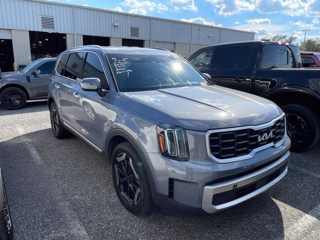 Used 2023 Kia Telluride S FWD image 2