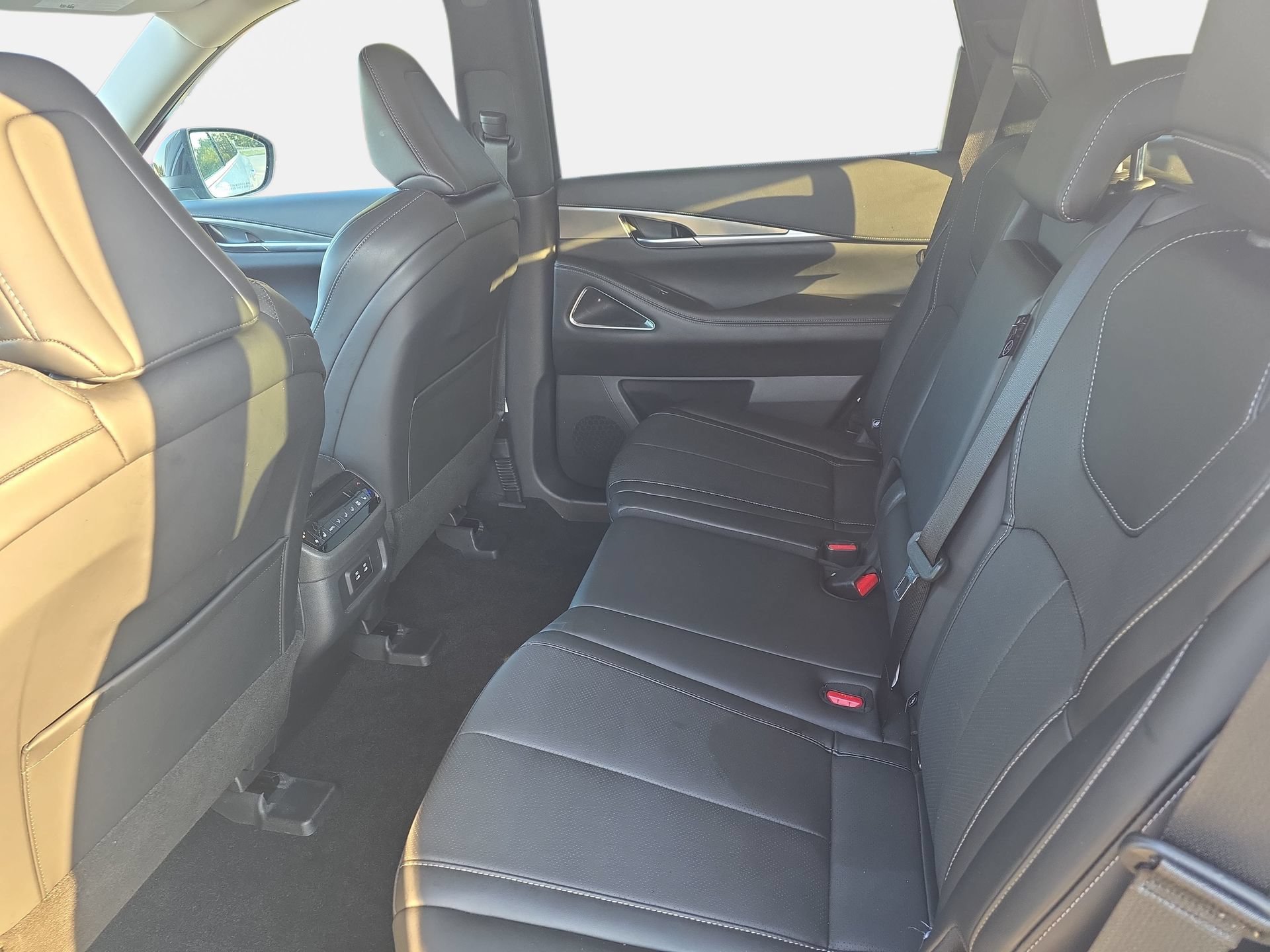 Certified 2026 INFINITI QX60 Luxe w/ Cargo Package FWD image 14