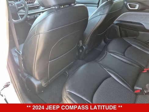 Used 2024 Jeep Compass Latitude AWD/4WD image 17
