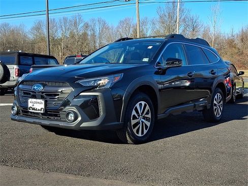 Used 2024 Subaru Outback Premium image 3