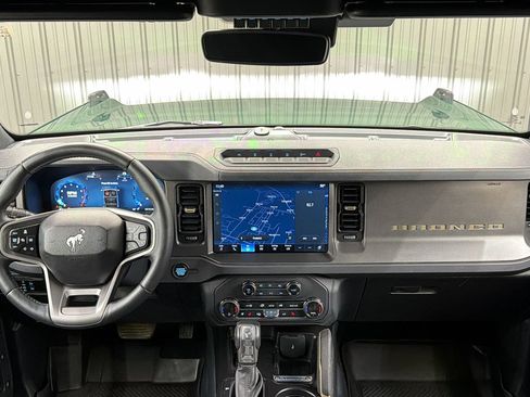 Used 2025 Ford Bronco Badlands image 32