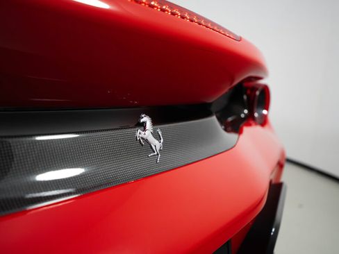 Used 2019 Ferrari 488 Pista Coupe RWD image 33