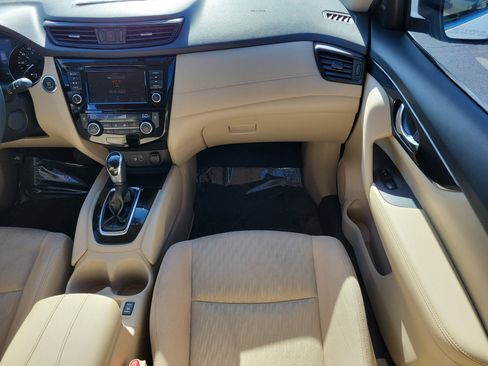 Used 2018 Nissan Rogue SV FWD image 15