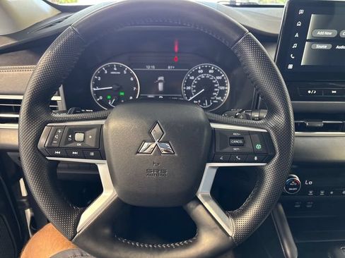 Used 2025 Mitsubishi Outlander SE AWD/4WD image 8