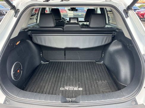 Used 2022 Toyota Corolla Cross XLE w/ Convenience Package FWD image 20