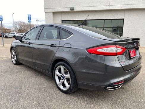 Used 2016 Ford Fusion SE image 3