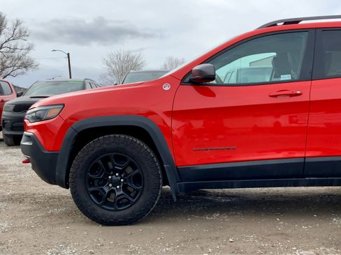 Used 2021 Jeep Cherokee Trailhawk image 10