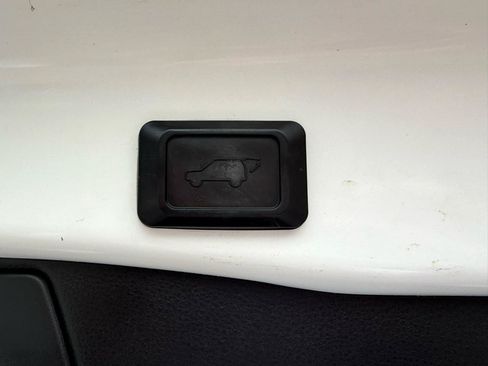 Used 2019 Toyota RAV4 XLE Premium FWD image 20