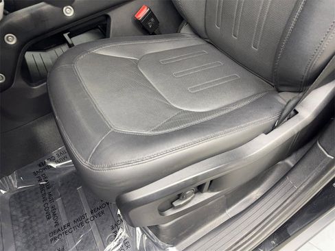 Used 2022 Land Rover Defender 110 X-Dynamic SE image 28