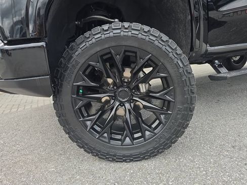 Certified 2023 GMC Sierra 1500 AT4 w/ Technology Package image 30