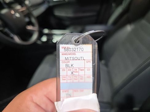 Used 2025 Mitsubishi Outlander SE image 4