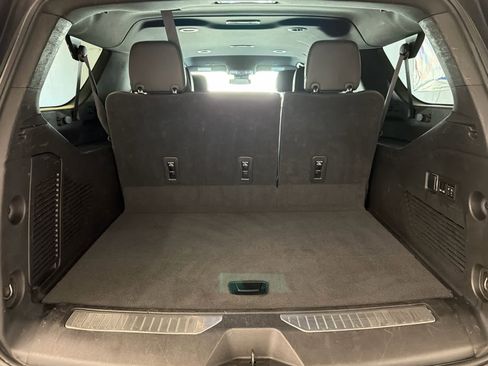 Used 2023 Chevrolet Suburban Premier image 5