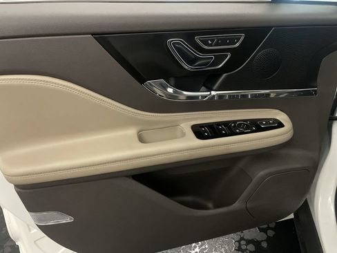Used 2023 Lincoln Corsair AWD image 16
