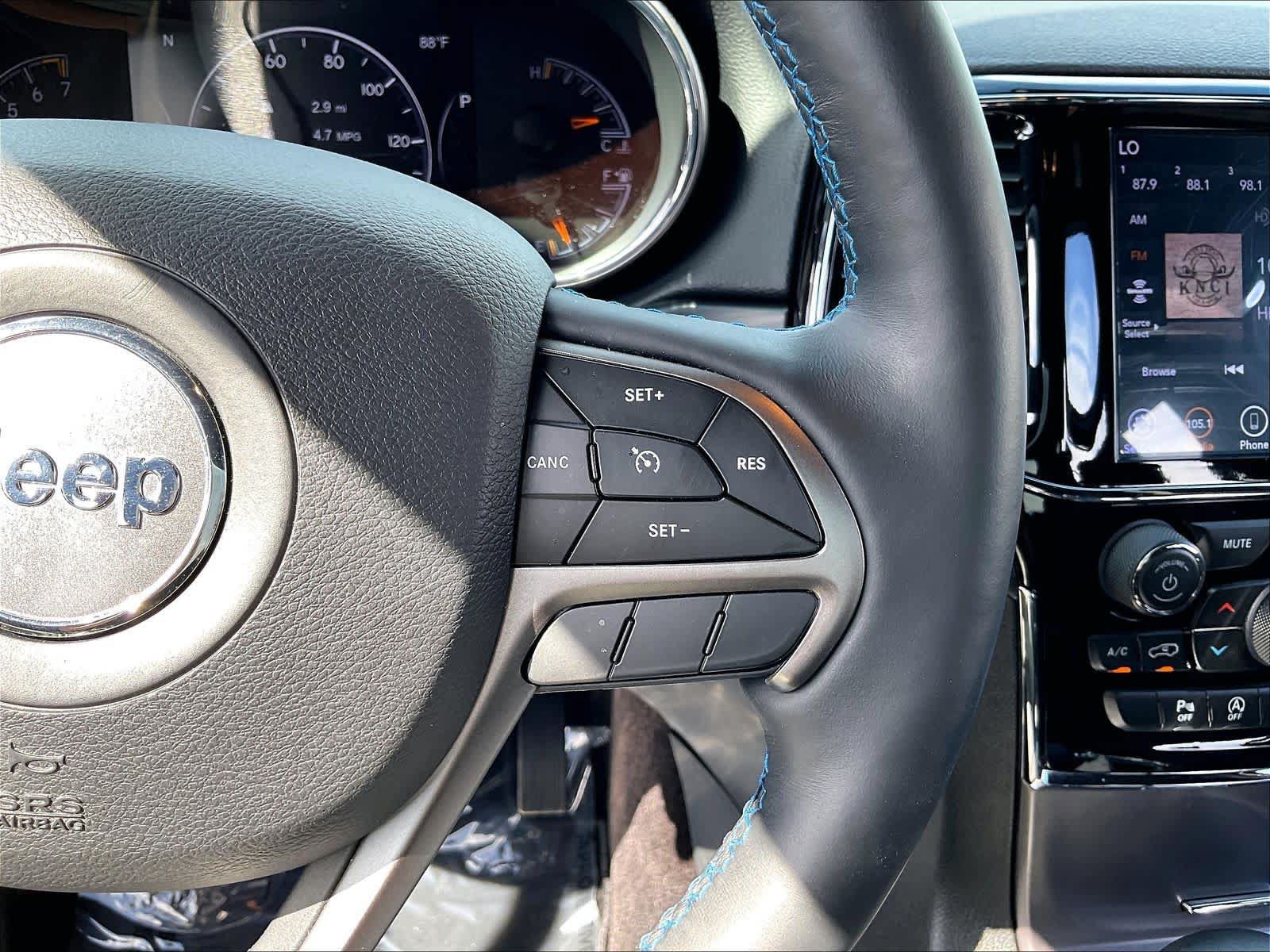 Used 2019 Jeep Grand Cherokee Laredo AWD/4WD image 22