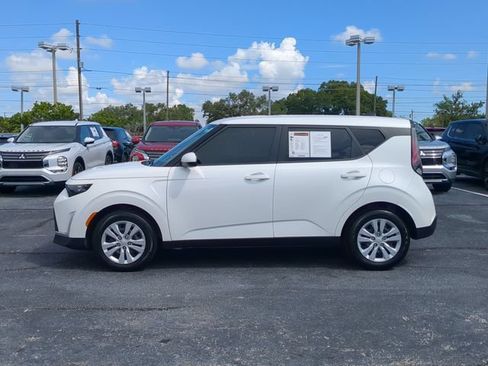 Used 2025 Kia Soul LX FWD image 9