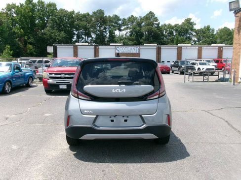 Used 2025 Kia Soul LX w/ LX Technology Package FWD image 7