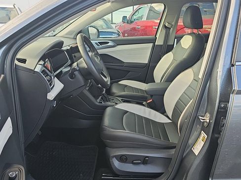 Used 2025 Volkswagen Taos SEL image 6