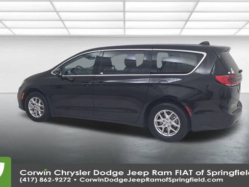 Certified 2025 Chrysler Pacifica Select image 10