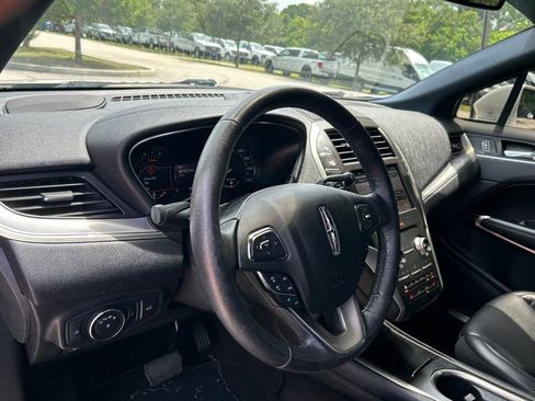 Used 2019 Lincoln MKC Premiere FWD image 22