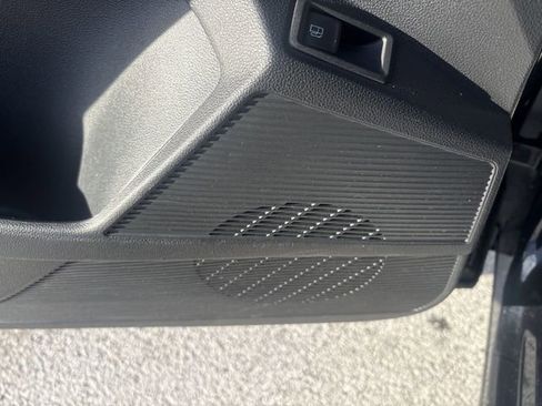 Used 2022 Volkswagen Taos SE image 25