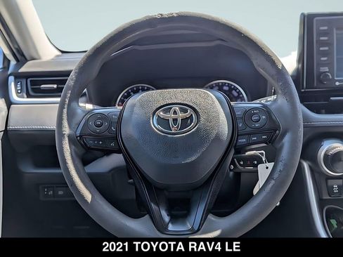 Used 2021 Toyota RAV4 LE FWD image 15