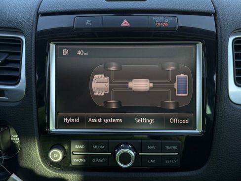 Used 2012 Volkswagen Touareg Hybrid image 74