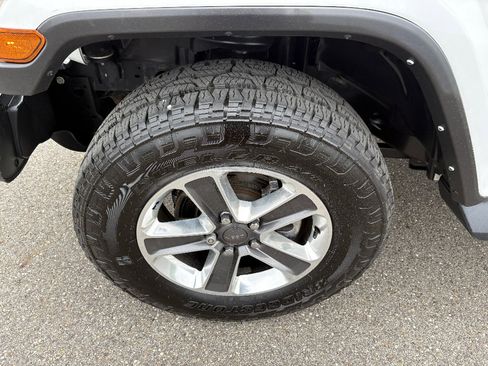 Used 2021 Jeep Wrangler Unlimited Sahara AWD/4WD image 9