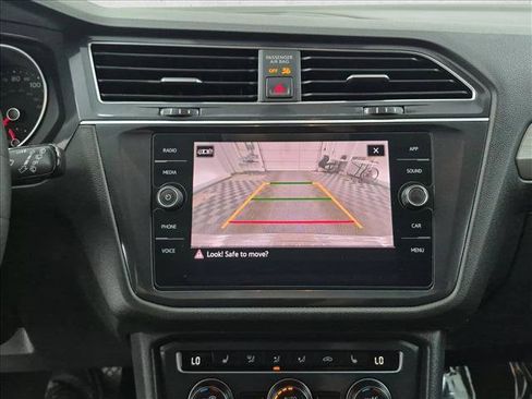 Used 2021 Volkswagen Tiguan SE AWD/4WD image 14