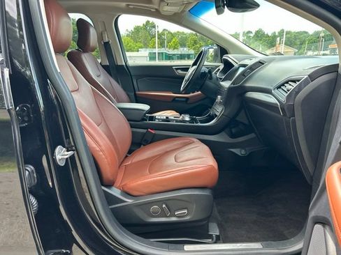 Used 2019 Ford Edge Titanium w/ Equipment Group 301A AWD/4WD image 23