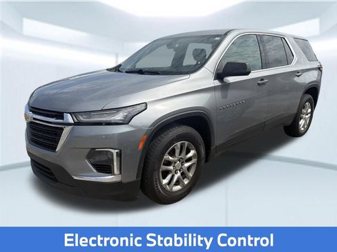 Used 2023 Chevrolet Traverse LS FWD image 4