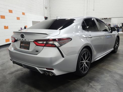 Used 2022 Toyota Camry SE image 10