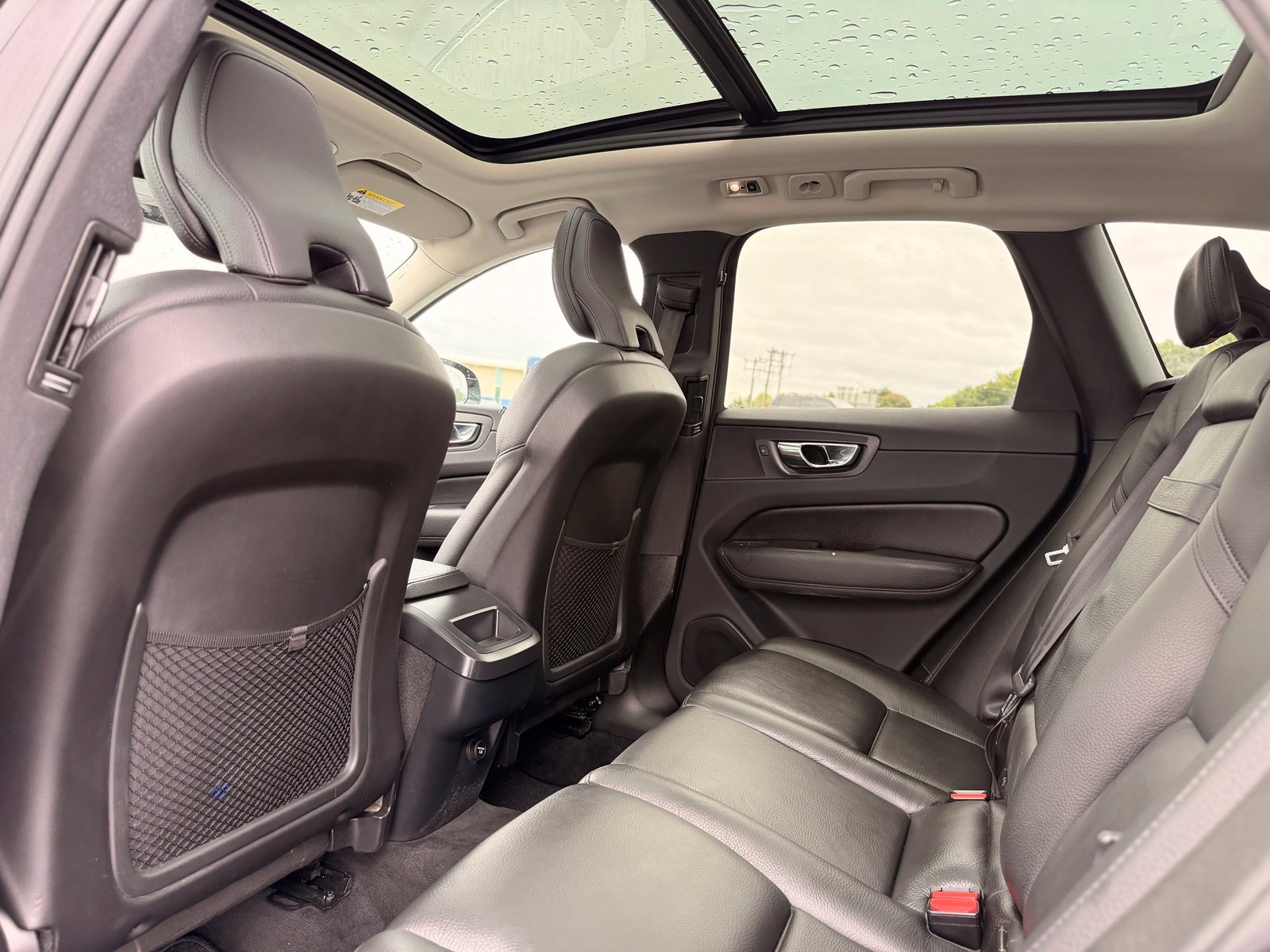 Used 2019 Volvo XC60 T5 Momentum w/ Multimedia Package AWD/4WD image 22